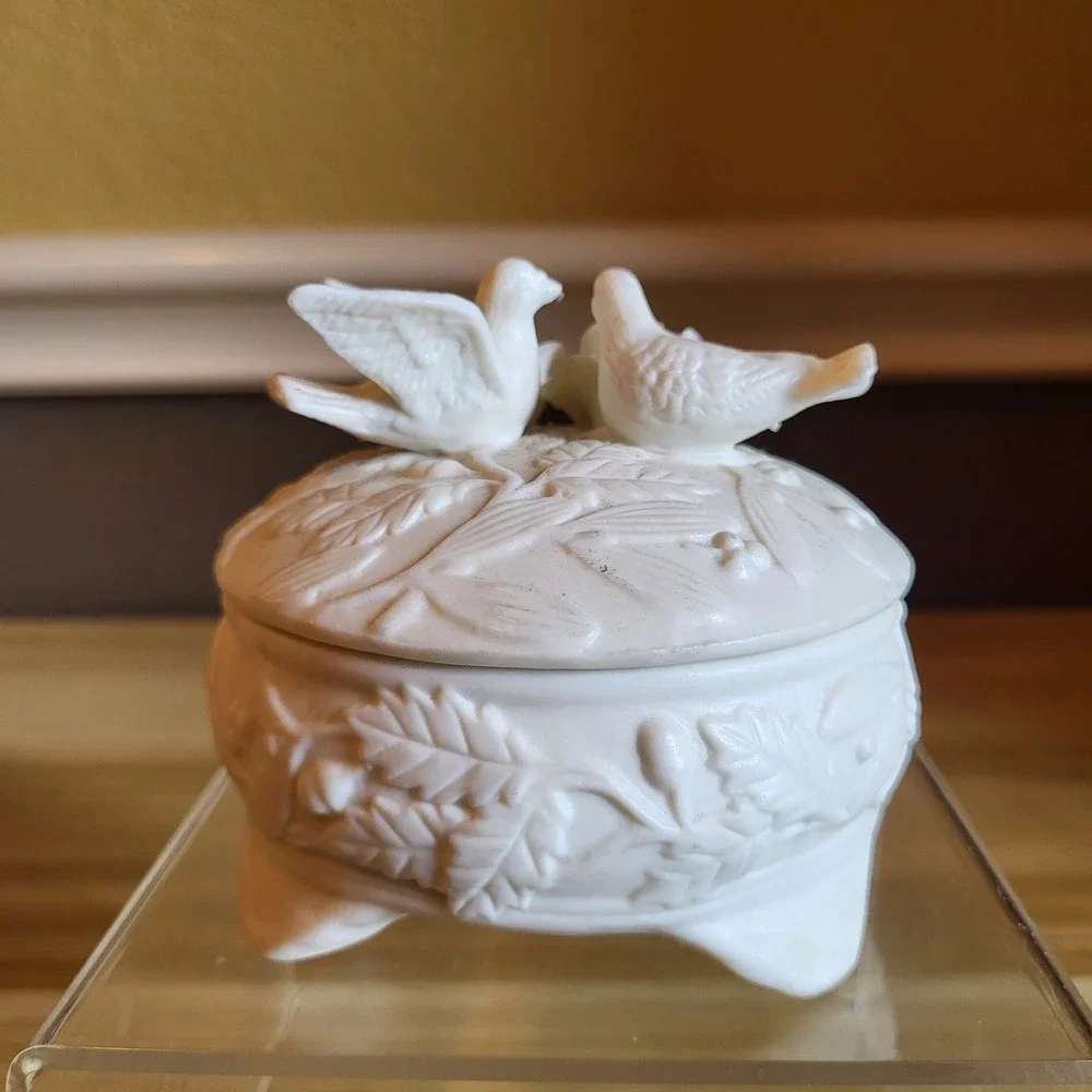 Berkeley Designs Ceramic Bisque Round Trinket Box With Lid Love Birds & Roses